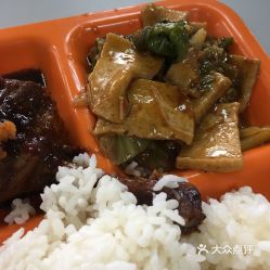 高校餐飲管理新篇章 聚焦工程技術(shù)大學(xué)店的運(yùn)營(yíng)實(shí)踐與優(yōu)化策略