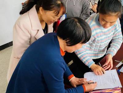 聯(lián)通家校，共架金橋——輝縣市常村鎮(zhèn)中心學(xué)校第七屆家委會成立暨家庭教育咨詢服務(wù)啟動